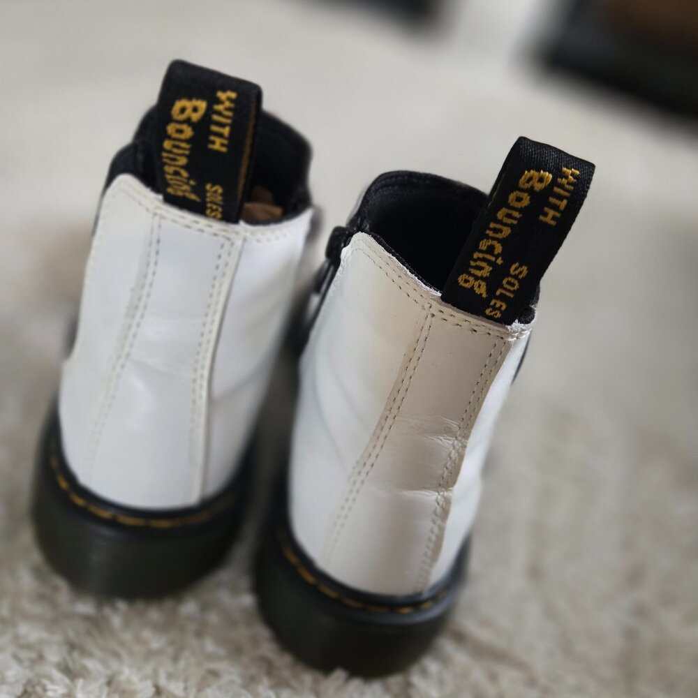 Dr. Martens Youth 2976 Leather Chelsea Boots Color: White size 7 - Picture 2 of 15